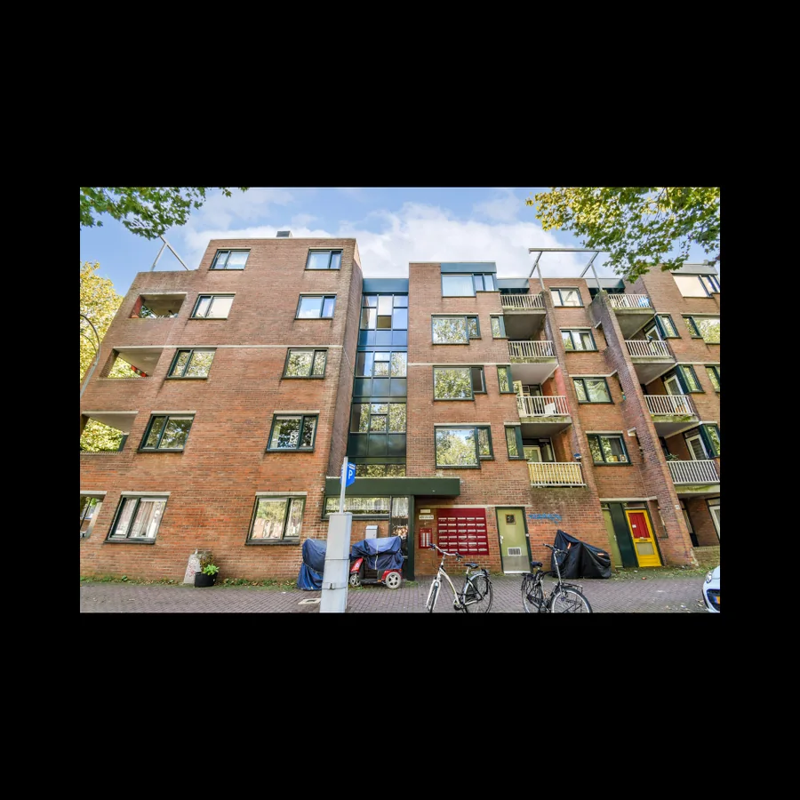Städtisches Mehrfamilienhaus als Wohnbeispiel