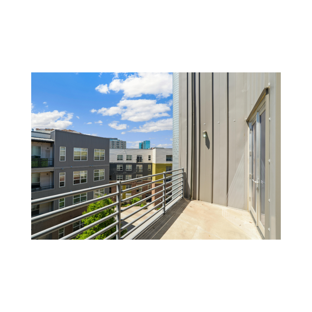 Balkon mit Blick über ein Wohnquartier als Wohnbeispiel